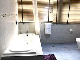 Chesterfield Hotel & Suites