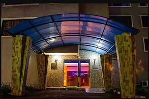 Chesterfield Hotel & Suites