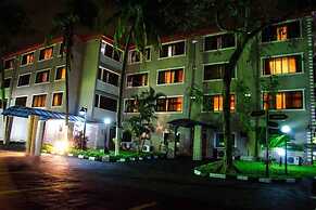 Chesterfield Hotel & Suites