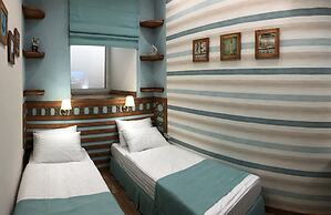 Lucky Ship Art Hotel