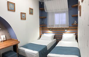 Lucky Ship Art Hotel