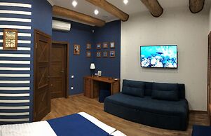 Lucky Ship Art Hotel