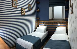 Lucky Ship Art Hotel