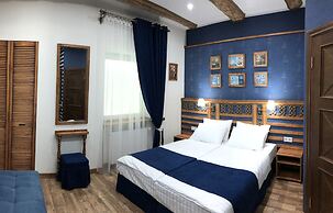 Lucky Ship Art Hotel
