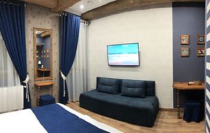 Lucky Ship Art Hotel