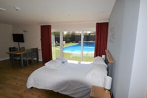The Chiltern Lodges at Upper Farm Henton