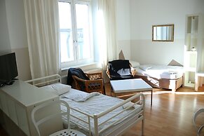 a-domo Apartments Mülheim - Apartments, Lofts & Hostel Rooms - short o