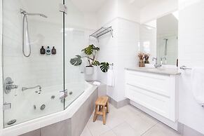 The Drawing Rooms of Berry