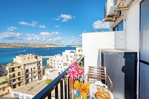 Seashells Penthouse Hot Tub Seaview by Getaways Malta