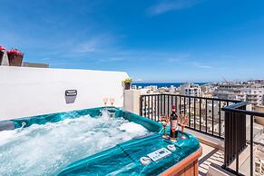 Seashells Penthouse Hot Tub Seaview by Getaways Malta