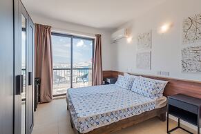 Seashells Penthouse Hot Tub Seaview by Getaways Malta