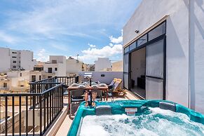 Seashells Penthouse Hot Tub Seaview by Getaways Malta