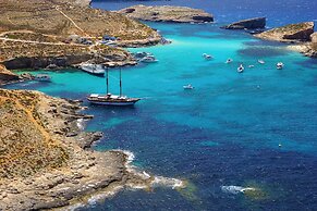 Seashells Penthouse Seaview Terrace by Getaways Malta