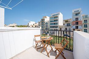 Harbour Lights Seafront Penthouse by Getaways Malta