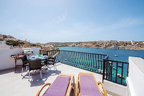 Harbour Lights Seafront Penthouse by Getaways Malta