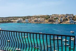 Harbour Lights Seafront Penthouse by Getaways Malta