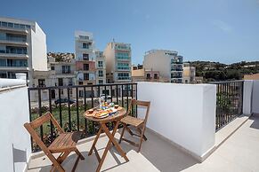 Harbour Lights Seafront Penthouse by Getaways Malta