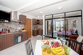 Harbour Lights Seafront Penthouse by Getaways Malta