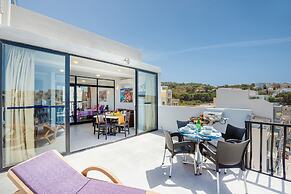 Harbour Lights Seafront Penthouse by Getaways Malta