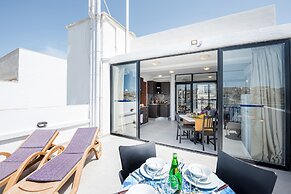 Harbour Lights Seafront Penthouse by Getaways Malta