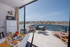 Harbour Lights Seafront Penthouse by Getaways Malta