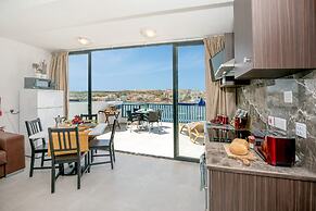 Harbour Lights Seafront Penthouse by Getaways Malta
