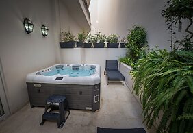 HOLM Boutique &Spa - IK Collection