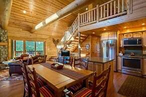 Armstrong Luxury Log Vacation  At Windcliff 4 Bedroom Home by RedAwnin