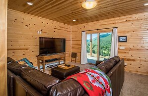 Armstrong Luxury Log Vacation  At Windcliff 4 Bedroom Home by RedAwnin