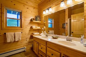 Armstrong Luxury Log Vacation  At Windcliff 4 Bedroom Home by RedAwnin