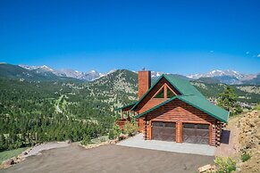 Armstrong Luxury Log Vacation  At Windcliff 4 Bedroom Home by RedAwnin