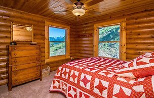 Armstrong Luxury Log Vacation  At Windcliff 4 Bedroom Home by RedAwnin