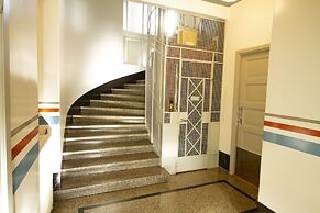 2ndhomes Stunning Top Floor Residence with 2BR & Sauna