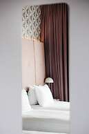ODDSSON Midtown Hotel