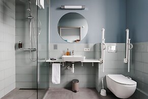 ODDSSON Midtown Hotel