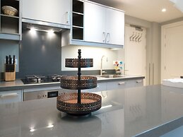 BizStay Park Central Apartments