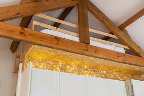 Boutique Rentals - Republica's Garden Studio with views