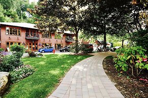 Artisan Suites on Bowen