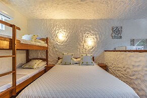 Ola Bonita BeachFront Apart Hotel