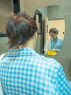 Ray Coffee Bar & Hostel - Adults Only