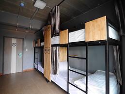 Ray Coffee Bar & Hostel - Adults Only