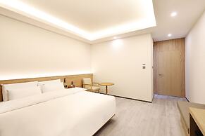Brown-dot Hotel Paju Heyri