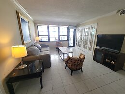 Alexander 1010 2 Bedroom Apts by RedAwning