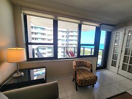 Alexander 1010 2 Bedroom Apts by RedAwning