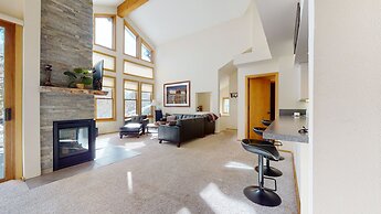 Snowcreek #880 3 Bedroom Condo by RedAwning