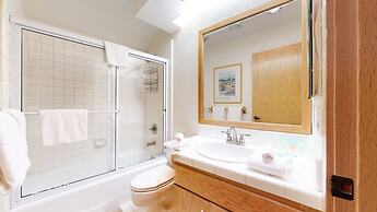 Snowcreek #880 3 Bedroom Condo by RedAwning