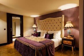Mardan Palace