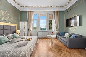 Villa Muenz Luxurious Residence