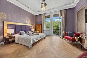 Villa Muenz Luxurious Residence