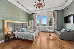 Villa Muenz Luxurious Residence